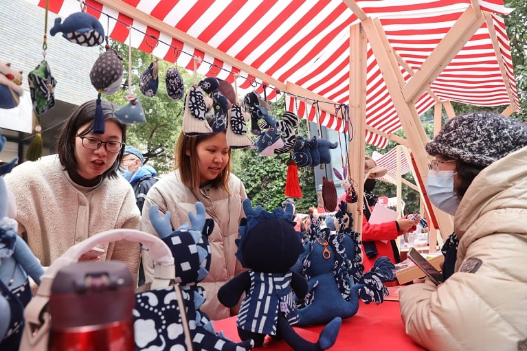 Chinese women purchasing products in Shanghai