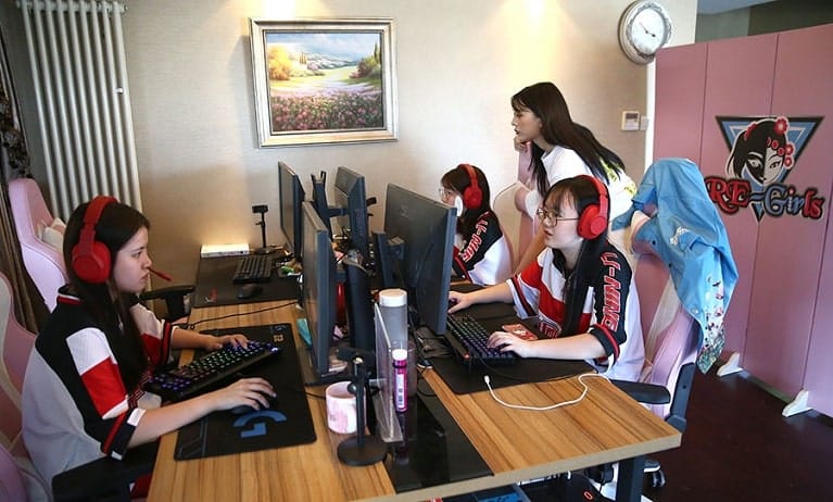 Female E-sports Gamers in China